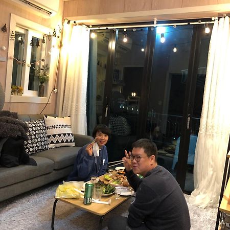 דניאנג Us On Earth Guesthouse מראה חיצוני תמונה